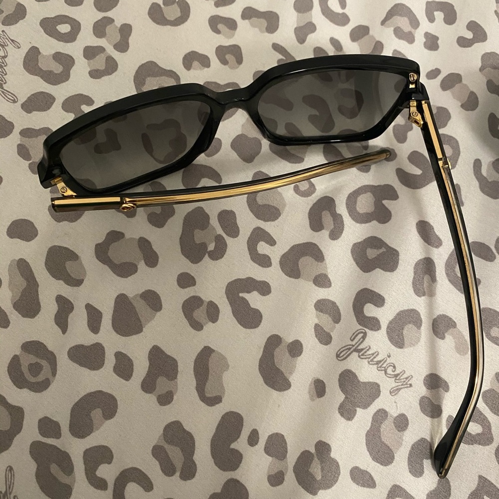 🎉 Host Pick Authentic GUCCI GG0375S Sunglasses - Picture 5 of 9